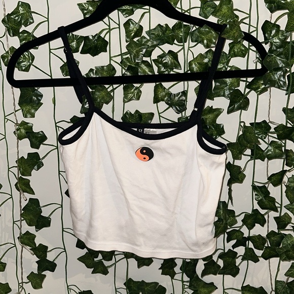 White/Yin and Yang Crop Top Tank - Picture 3 of 6